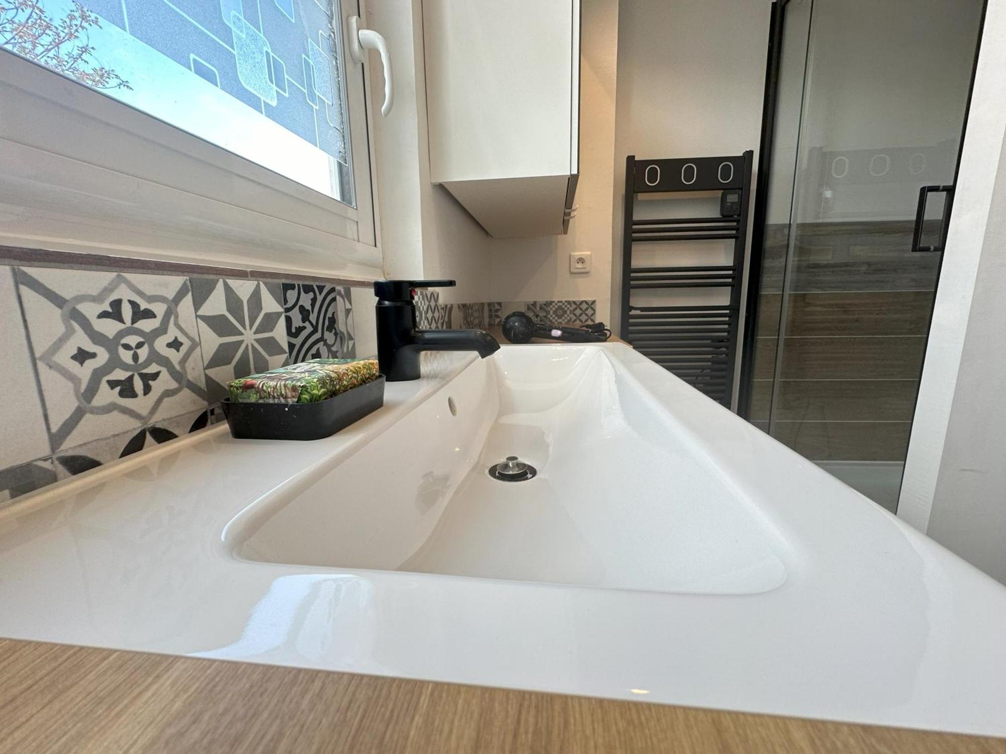 Appartement Elegant - Parking Inclus